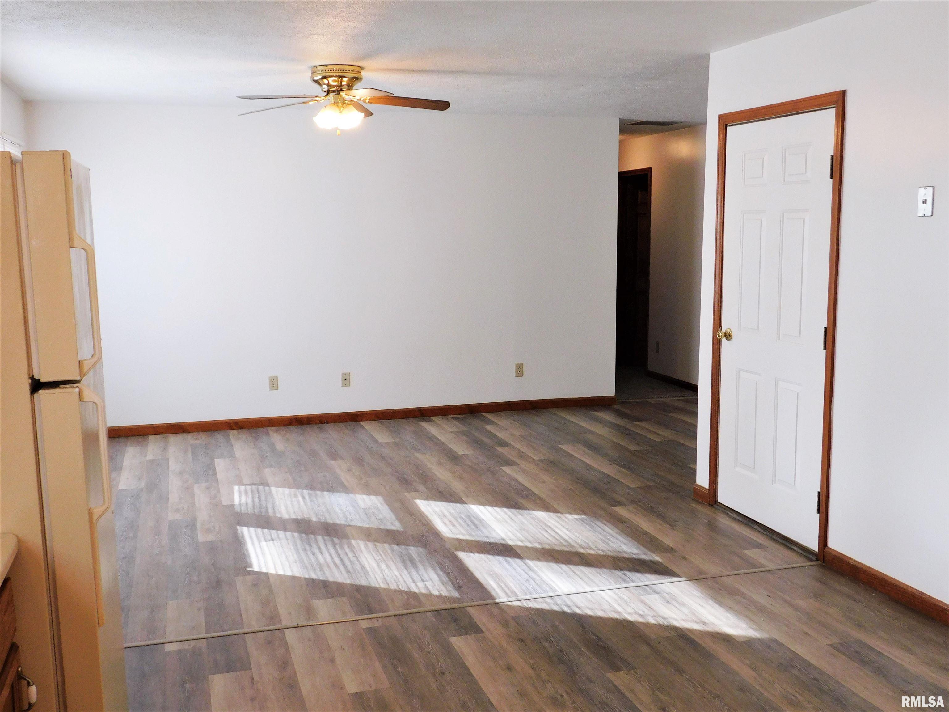 728 Diane Court Springfield, IL 62702 - Photo 3 of 12