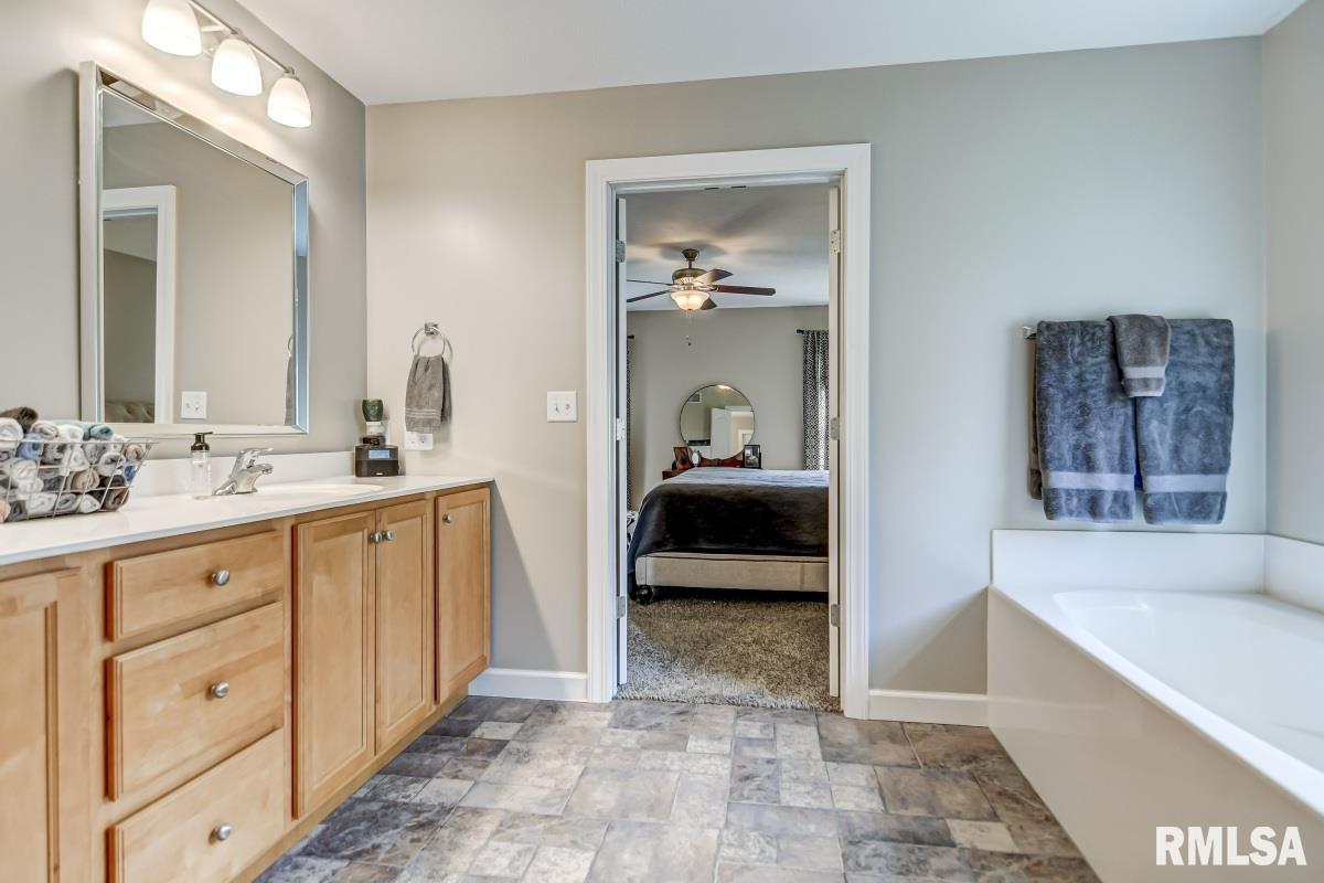 2906 Cindy Lane Springfield, IL 62711 - Photo 23 of 39
