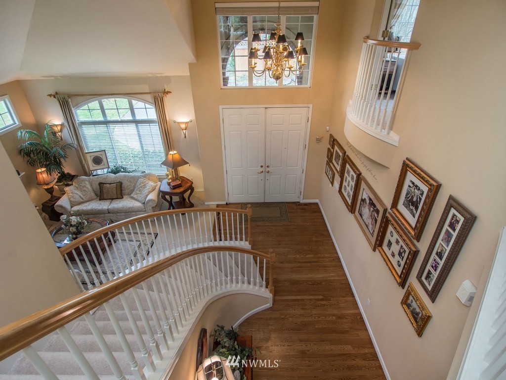 19213 85th Avenue Northeast Bothell, WA 98011 - Photo 4 of 25 Gallery Image 4