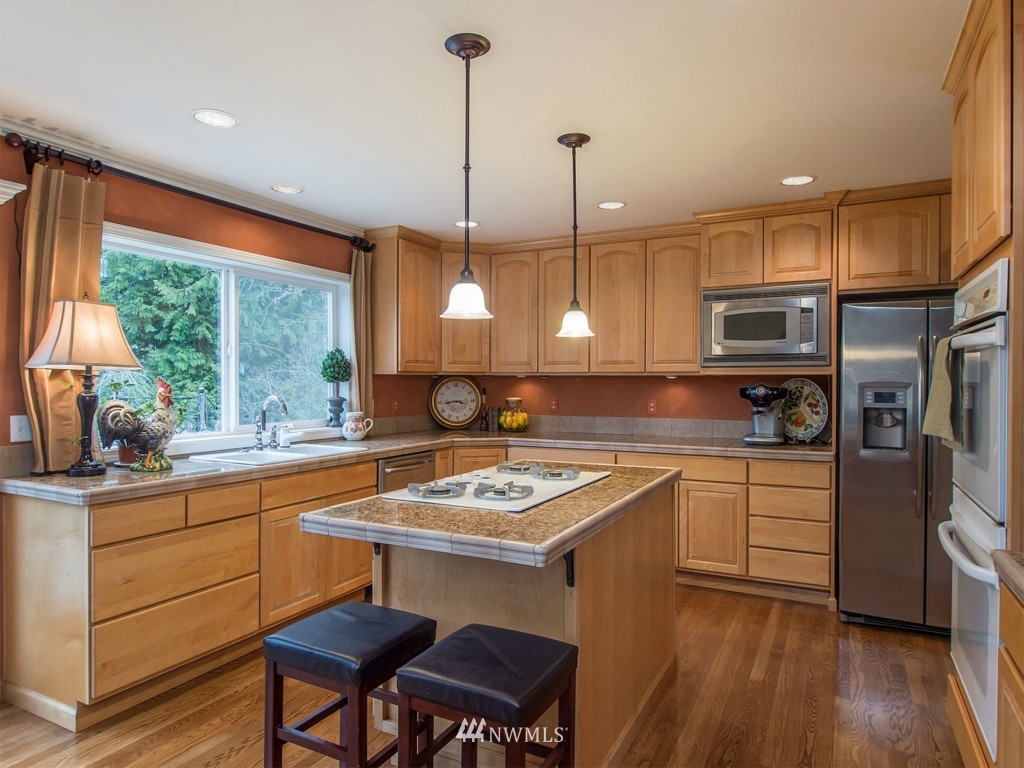 19213 85th Avenue Northeast Bothell, WA 98011 - Photo 10 of 25 Gallery Image 10