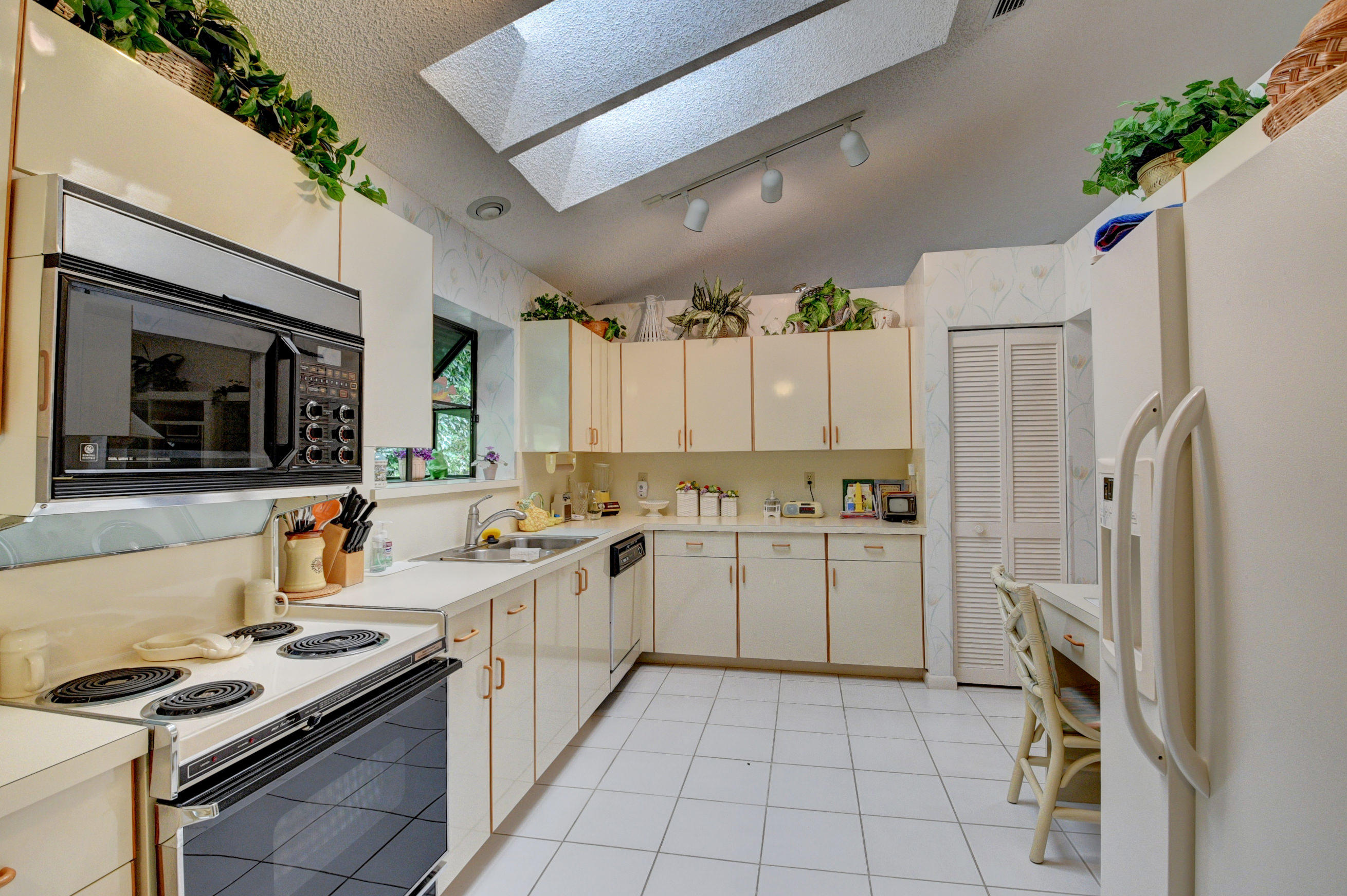 20064 Waters Edge Drive, Unit 401 Boca Raton, FL 33434 - Photo 16 of 79 DSC_6904_5_6_7_8