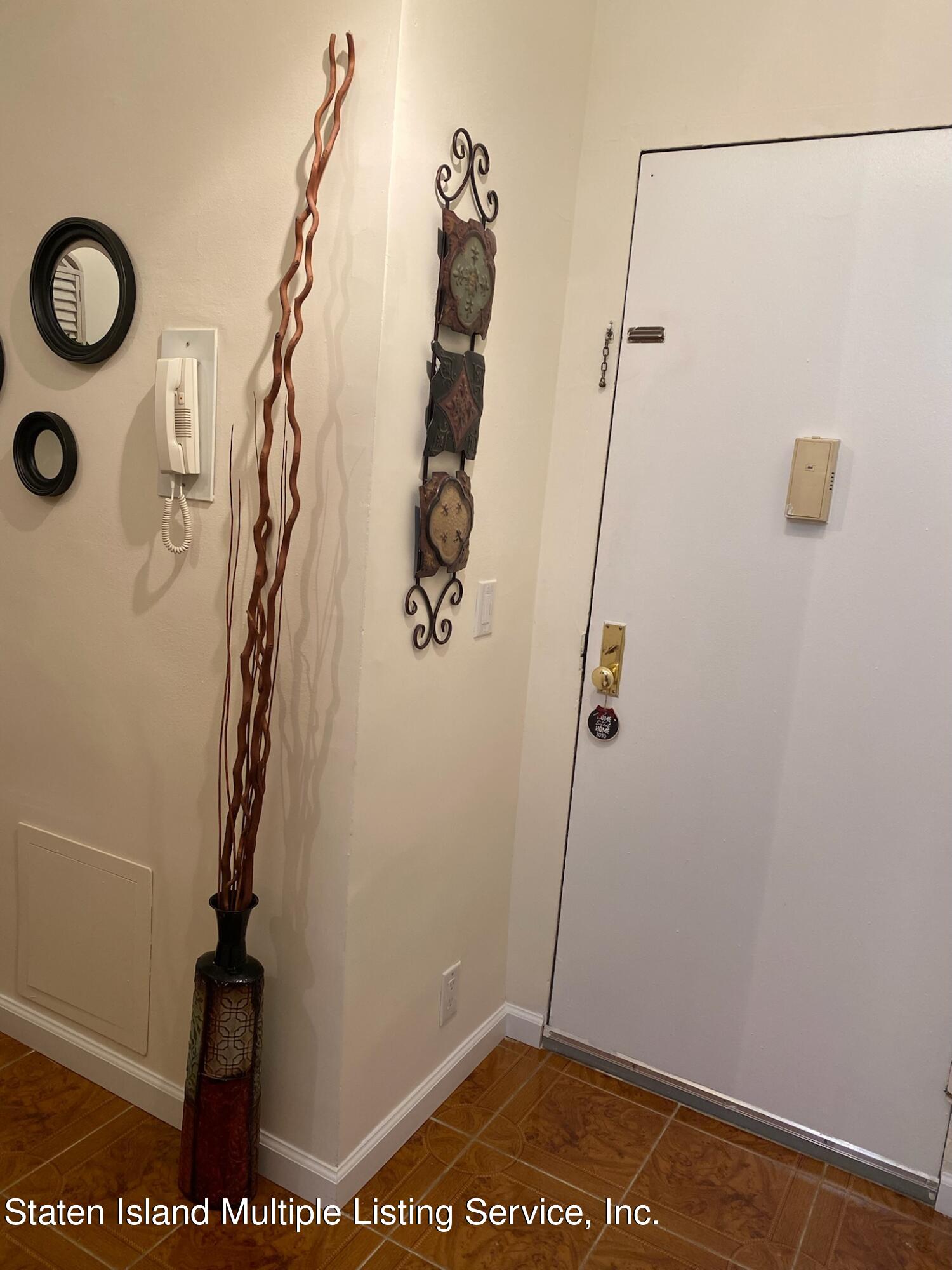 1100 Clove Road, Unit GL Staten Island, NY 10301 - Photo 2 of 27 08FDB5B0-6405-406C-91AC-3E30C5DFED92