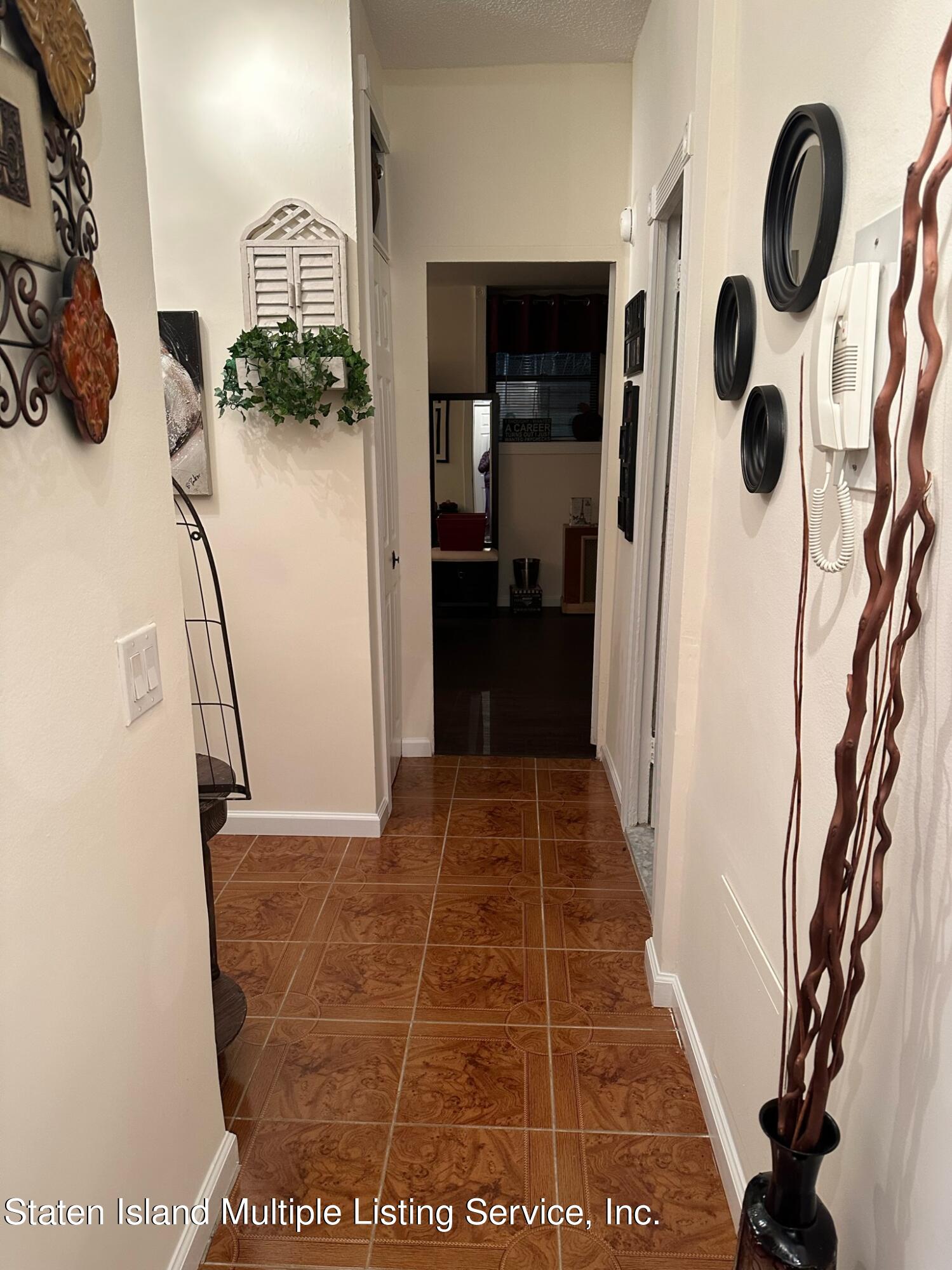 1100 Clove Road, Unit GL Staten Island, NY 10301 - Photo 4 of 27 521A86AC-41B4-4350-A2EA-08A41B24AD47