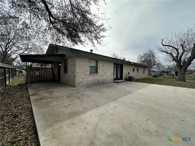 $1,750 | 1313 Fieldcrest, New Braunfels, TX 78130