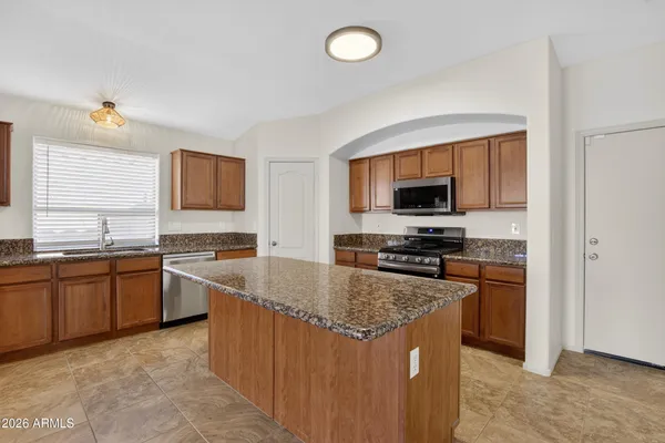 $2,250 | 17662 West Charter Oak Road, Surprise, AZ 85388