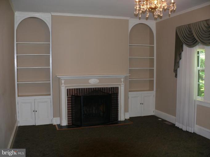 215 Overhill Road Baltimore, MD 21210 - Photo 9 of 19 Living Room