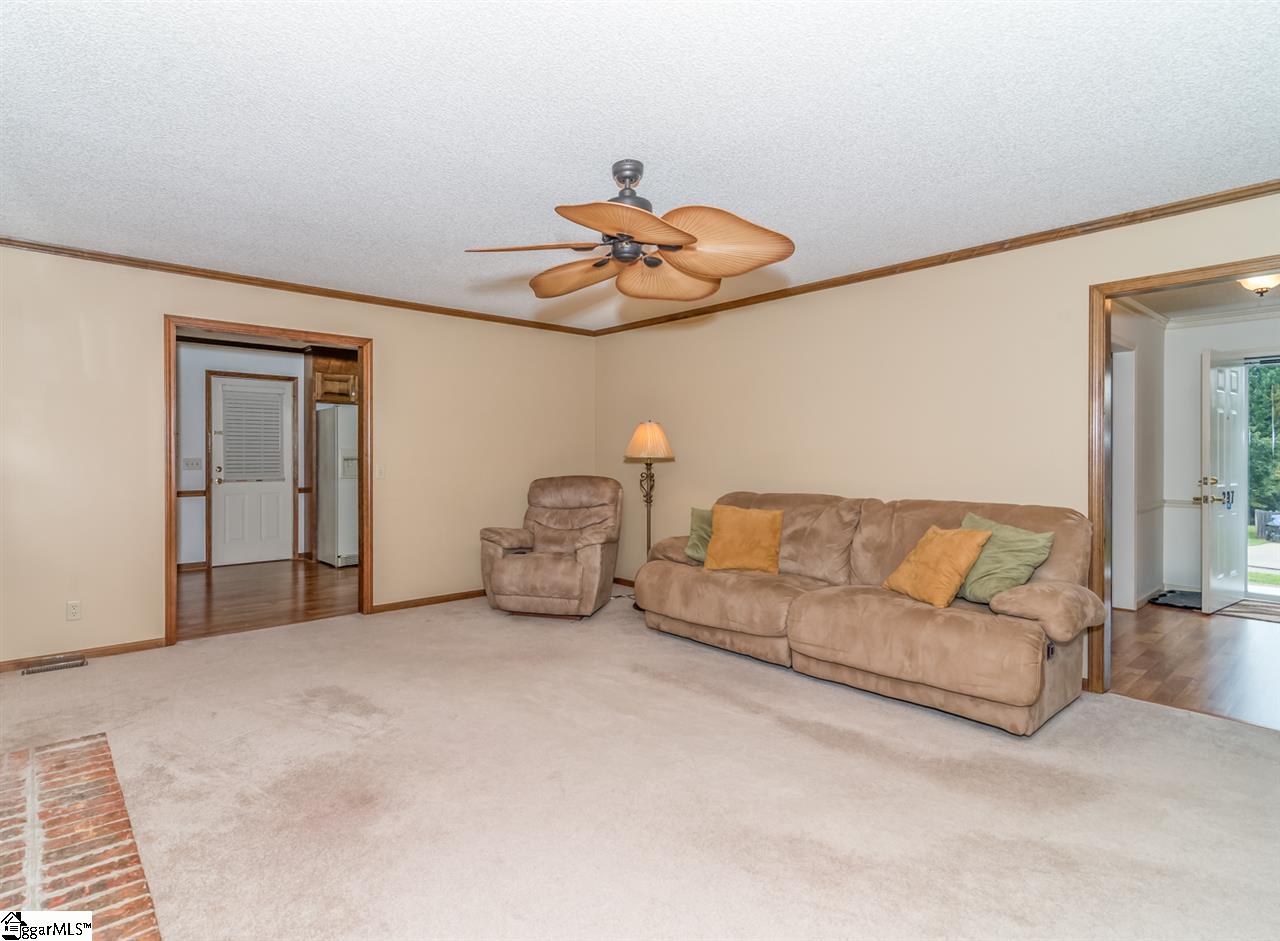 207 Roberts Farm Road Simpsonville, SC 29681 - Photo 5 of 35 Gallery Image 5