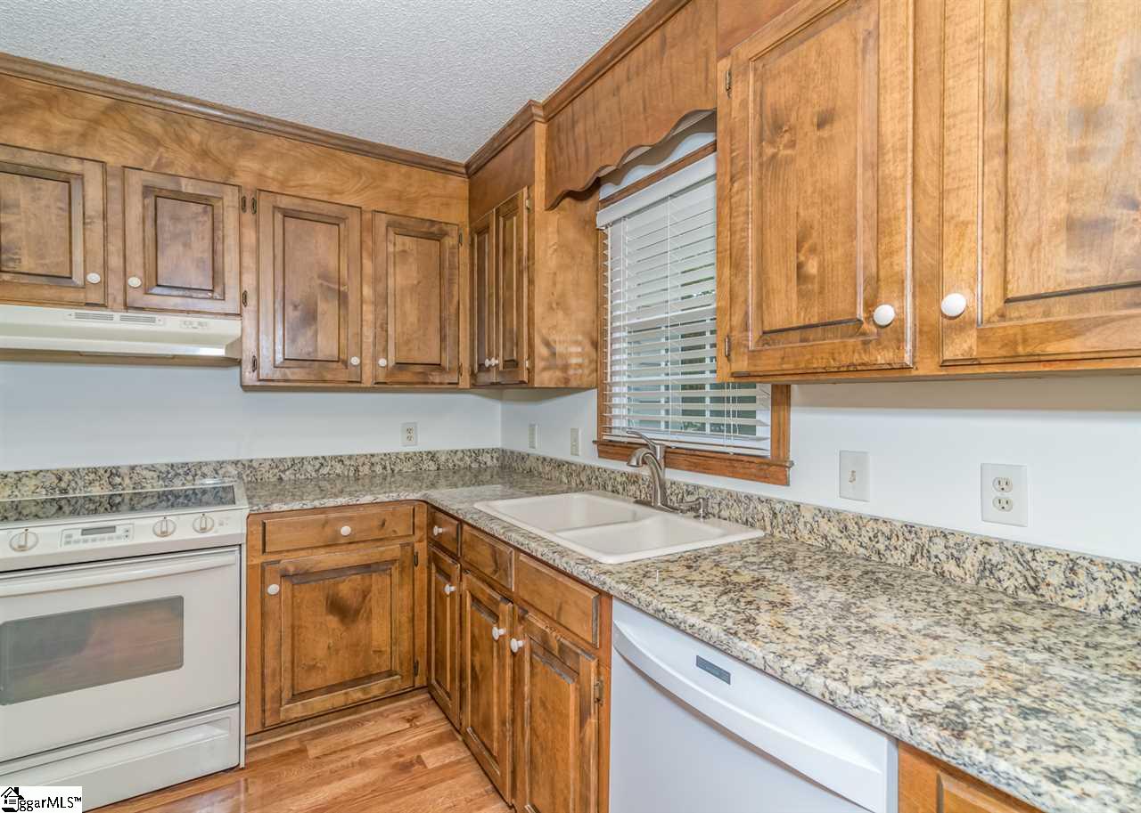 207 Roberts Farm Road Simpsonville, SC 29681 - Photo 7 of 35 Gallery Image 7