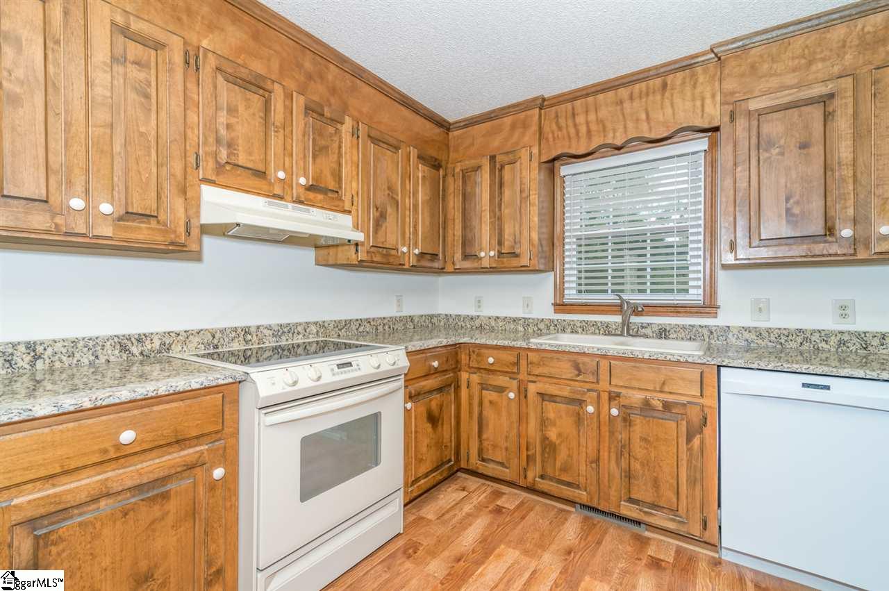 207 Roberts Farm Road Simpsonville, SC 29681 - Photo 8 of 35 Gallery Image 8