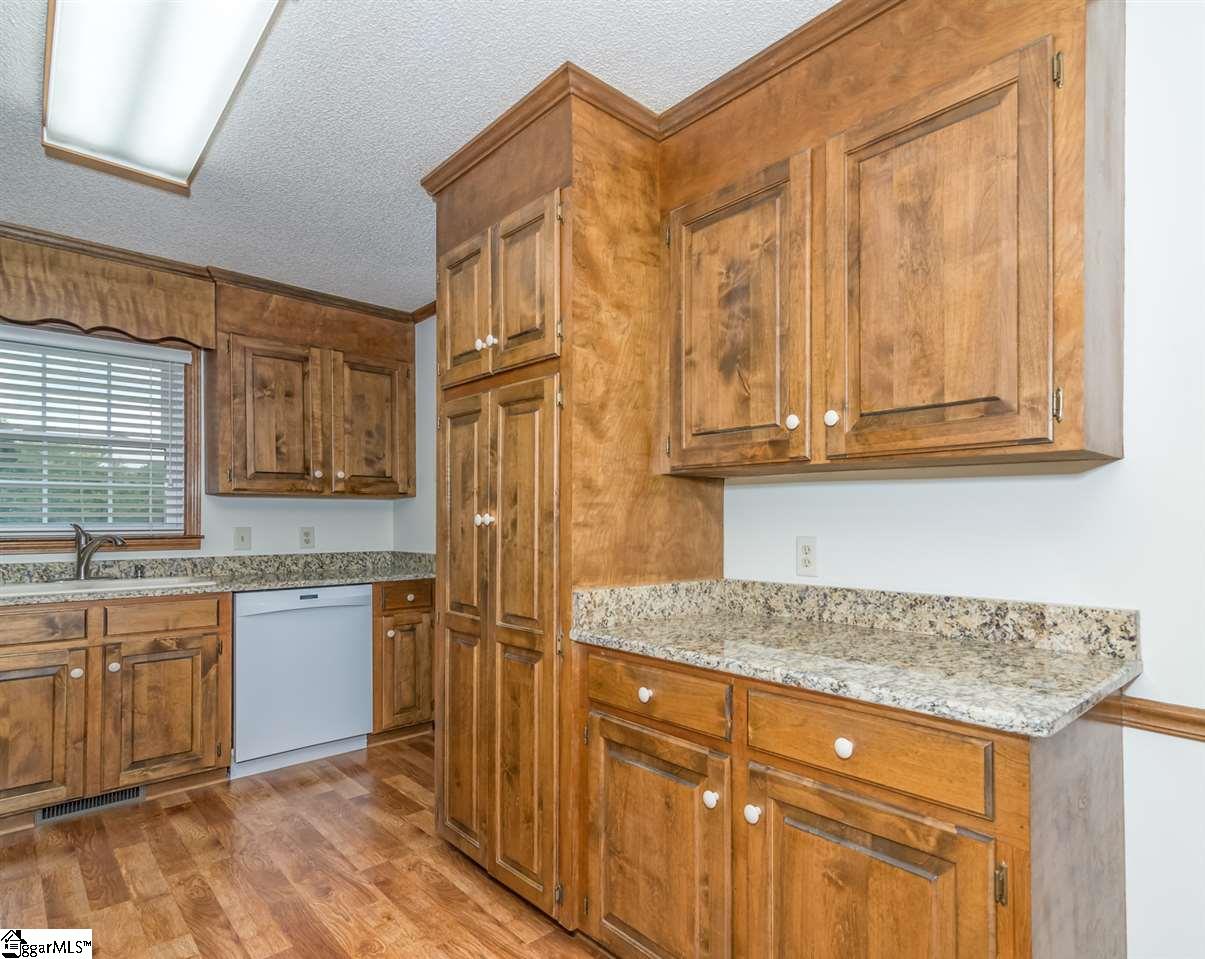 207 Roberts Farm Road Simpsonville, SC 29681 - Photo 9 of 35 Gallery Image 9