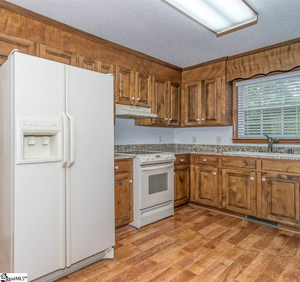 207 Roberts Farm Road Simpsonville, SC 29681 - Photo 10 of 35 Gallery Image 10