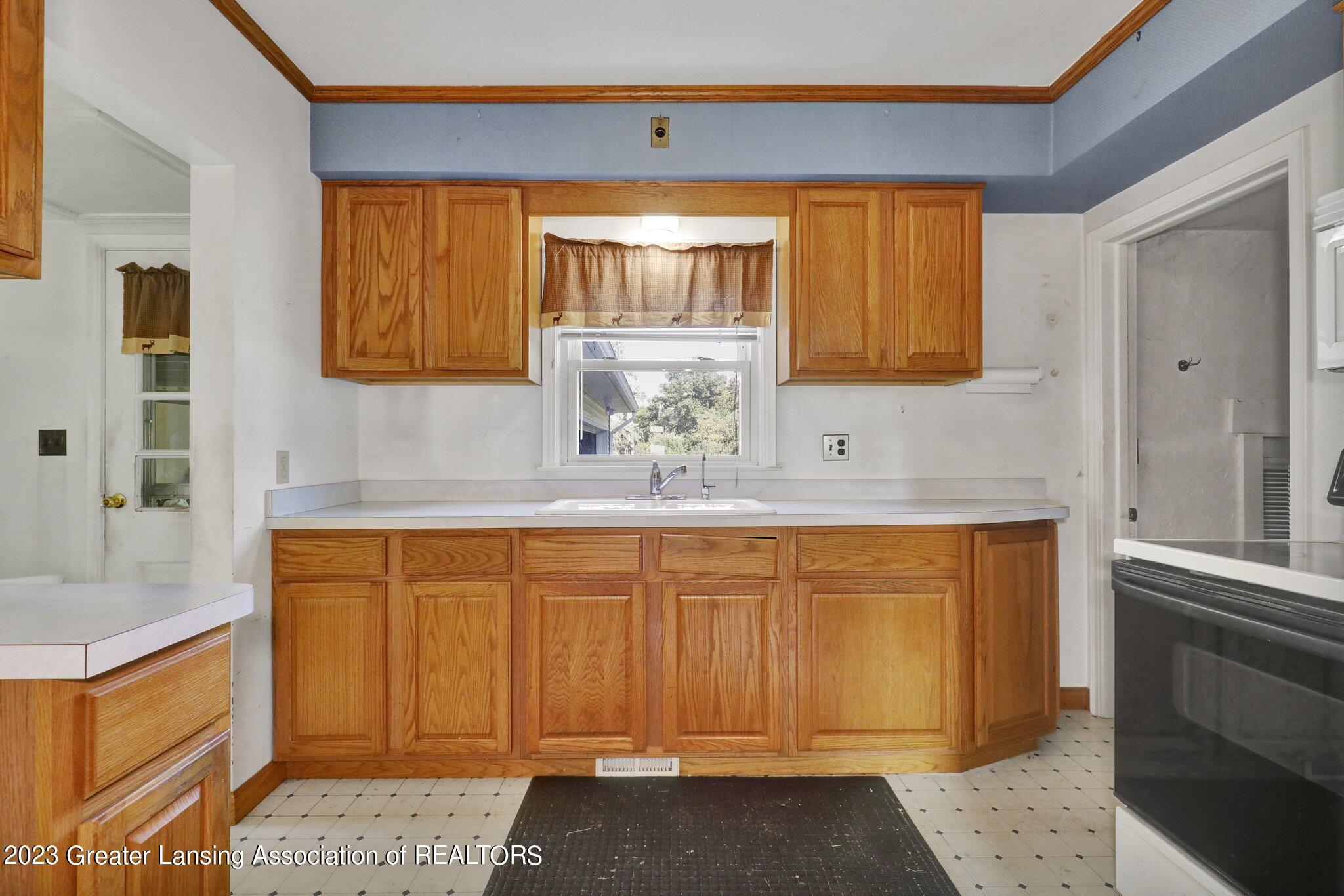 1065 East Stoll Road Lansing, MI 48906 - Photo 9 of 36 20-web-or-mls-Open Ended Media-19