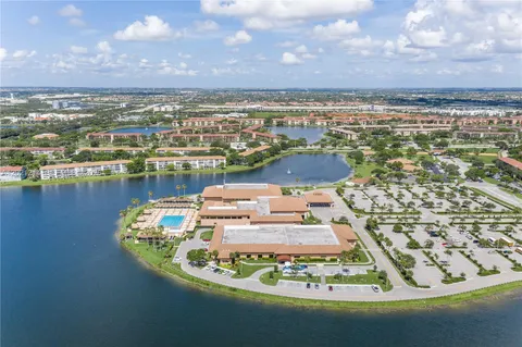 $279,000 | 300 Southwest 130th Terrace, Unit 110B, Pembroke Pines, FL 33027