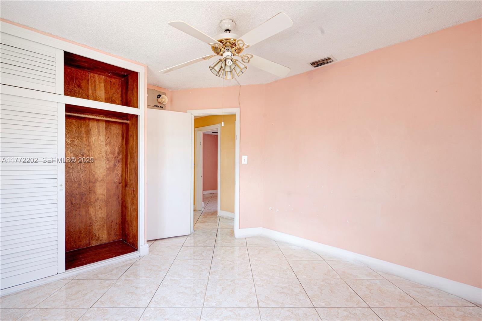 390 East 44th Street Hialeah, FL 33013 - Photo 16 of 39 an empty room with a ceiling fan and a window