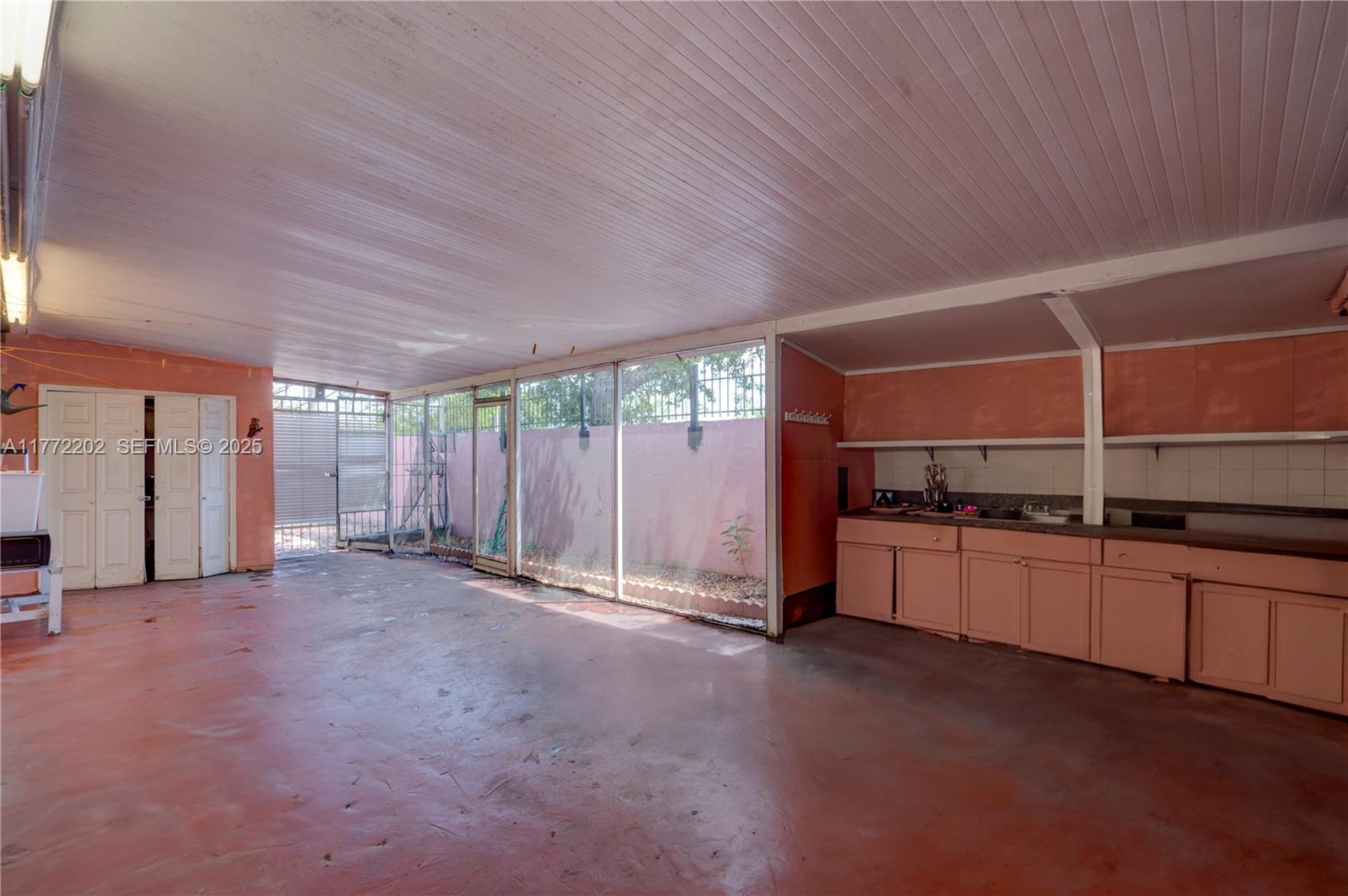 390 East 44th Street Hialeah, FL 33013 - Photo 24 of 39 a view of a garage