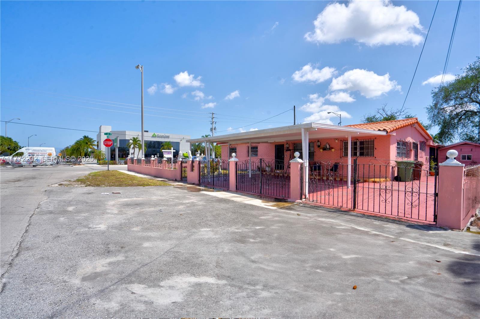 390 East 44th Street Hialeah, FL 33013 - Photo 37 of 39 a view of a chairs and tables in patio