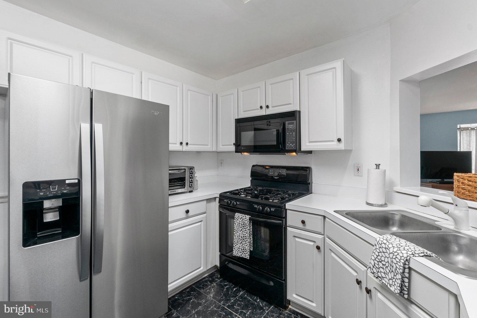 10940 Baskerville Road Reisterstown, MD 21136 - Photo 16 of 38 Kitchen featuring updated Refrigerator
