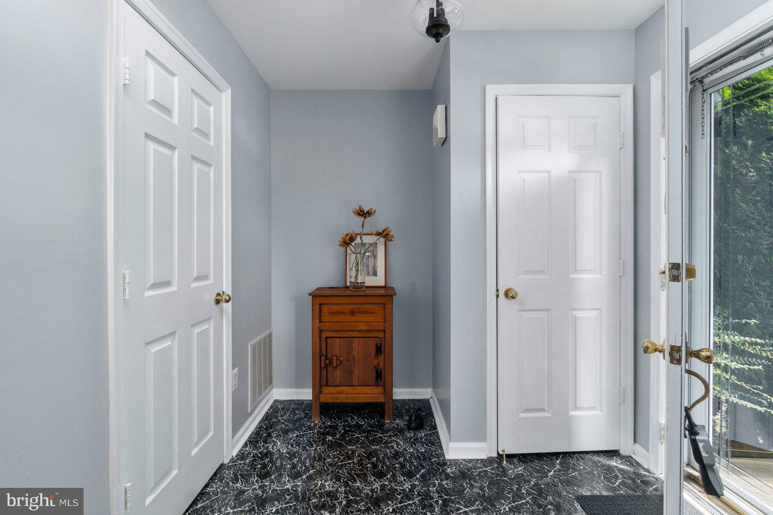 10940 Baskerville Road Reisterstown, MD 21136 - Photo 3 of 38 Foyer