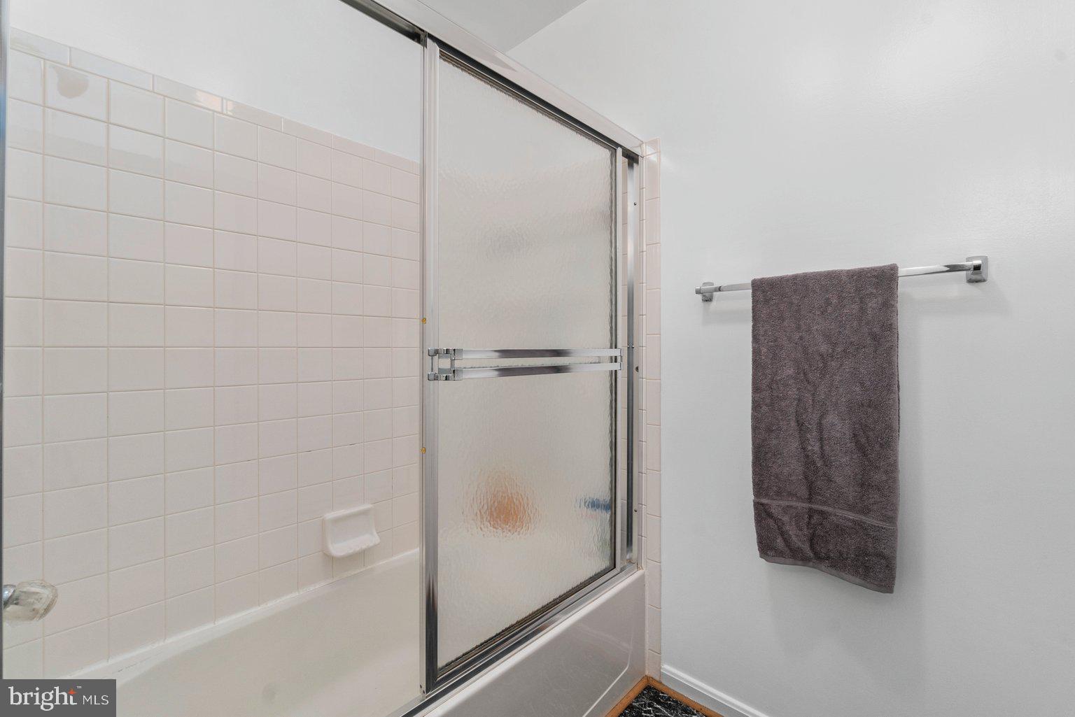 10940 Baskerville Road Reisterstown, MD 21136 - Photo 30 of 38 Primary Bath