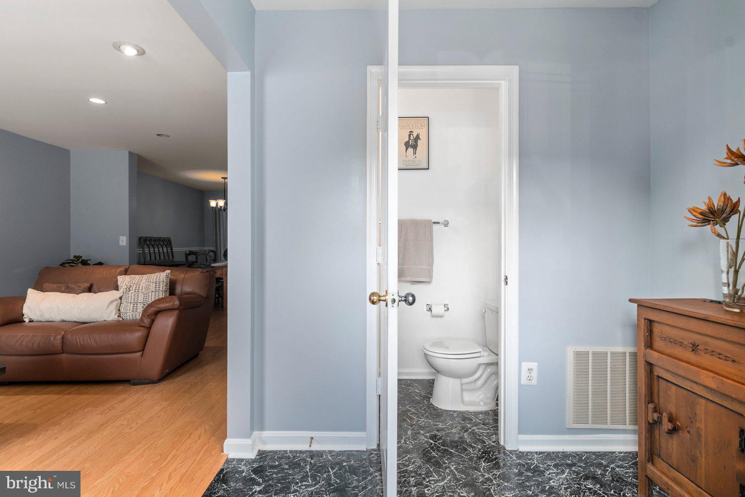 10940 Baskerville Road Reisterstown, MD 21136 - Photo 4 of 38 Foyer