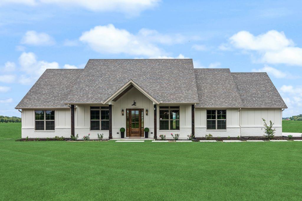 594 Sedalia Road Van Alstyne, TX 75495 - Photo 2 of 40