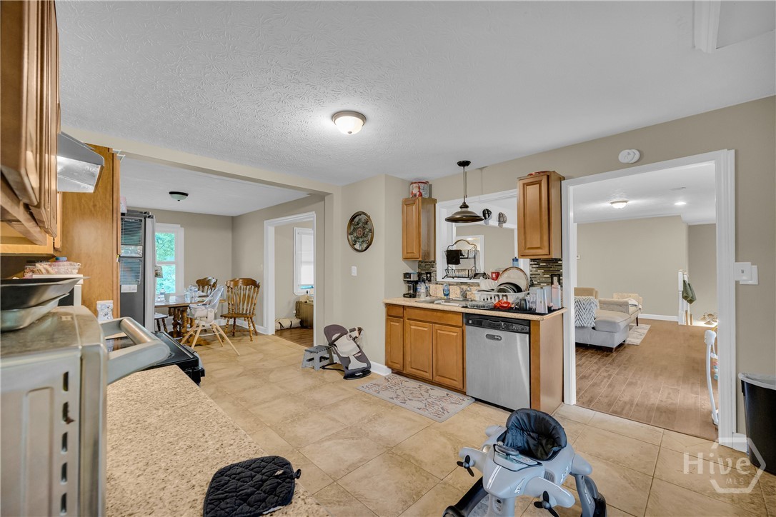 145 Joe Carey Road Winterville, GA 30683 - Photo 12 of 65 Gallery Image 12