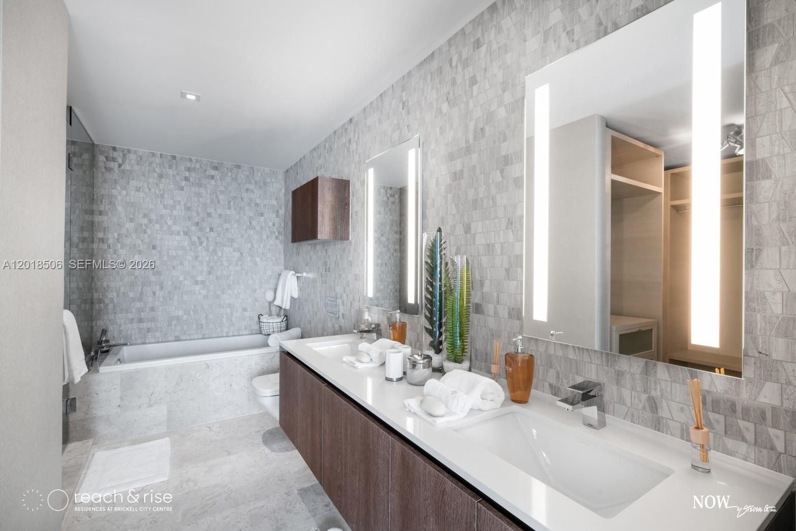 88 Southwest 7th Street, Unit 2406 Miami, FL 33130 - Photo 12 of 13
