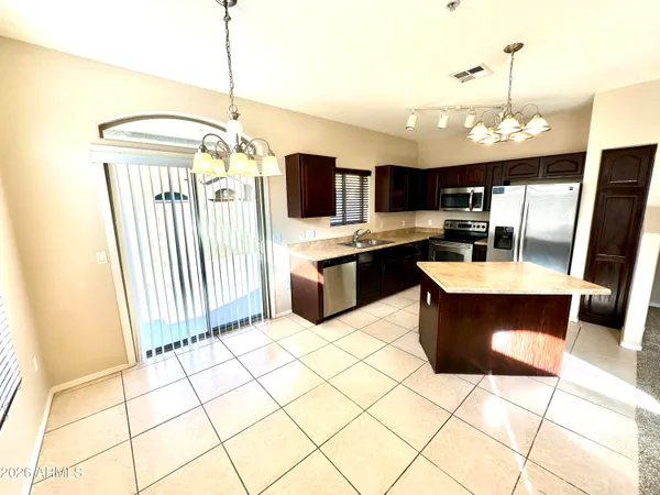 $1,995 | 17150 North 23rd Street, Unit 136, Phoenix, AZ 85022