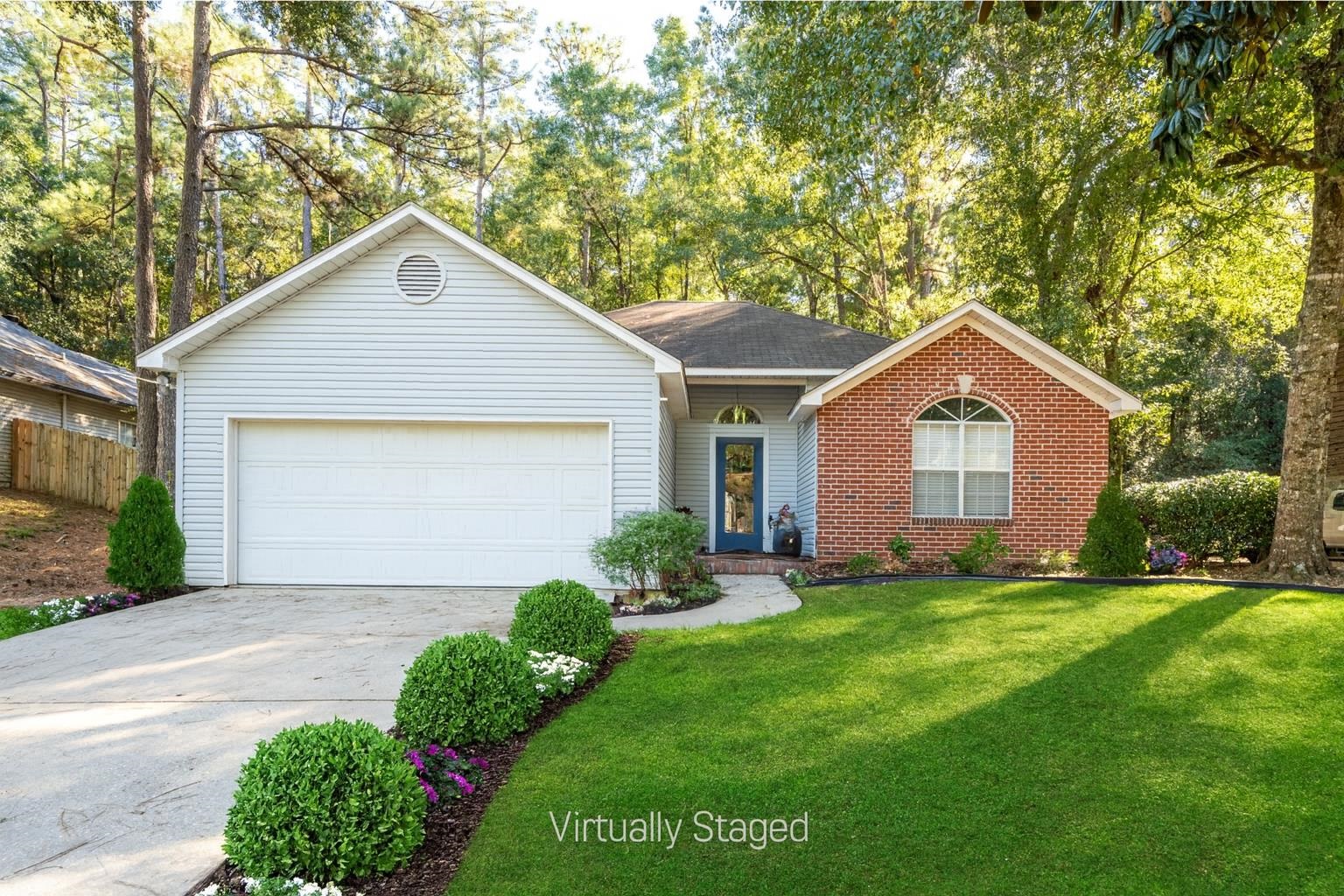 136 Donna Circle Daphne, AL 36526 - Photo 2 of 28 Front Of Structure