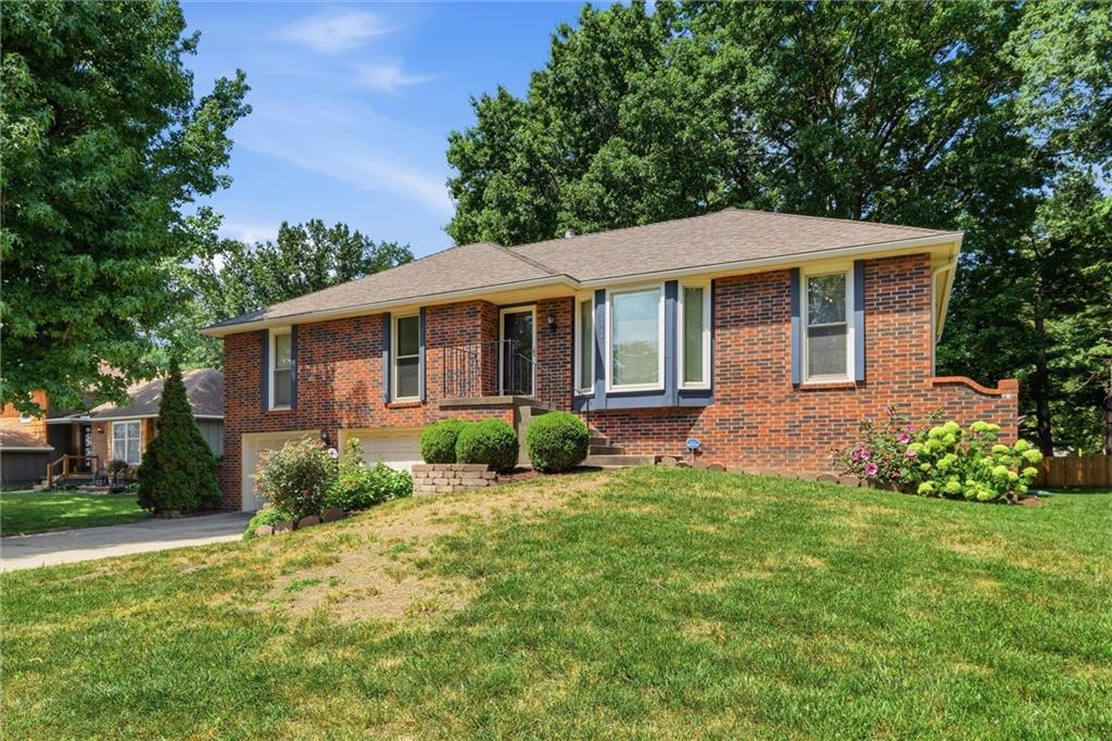 2728 Queen Ridge Drive Independence, MO 64055 - Photo 4 of 36