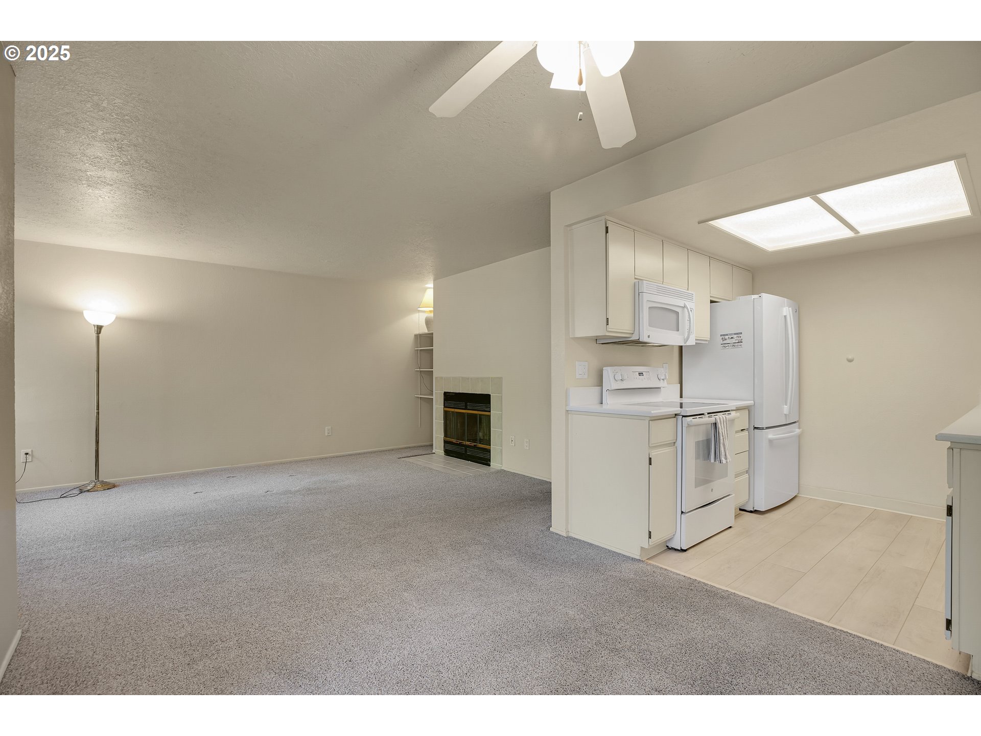 86 Kingsgate Road, Unit F101 Lake Oswego, OR 97035 - Photo 12 of 42 Gallery Image 12