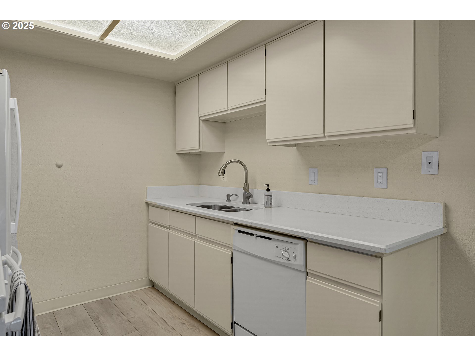 86 Kingsgate Road, Unit F101 Lake Oswego, OR 97035 - Photo 15 of 42 Gallery Image 15