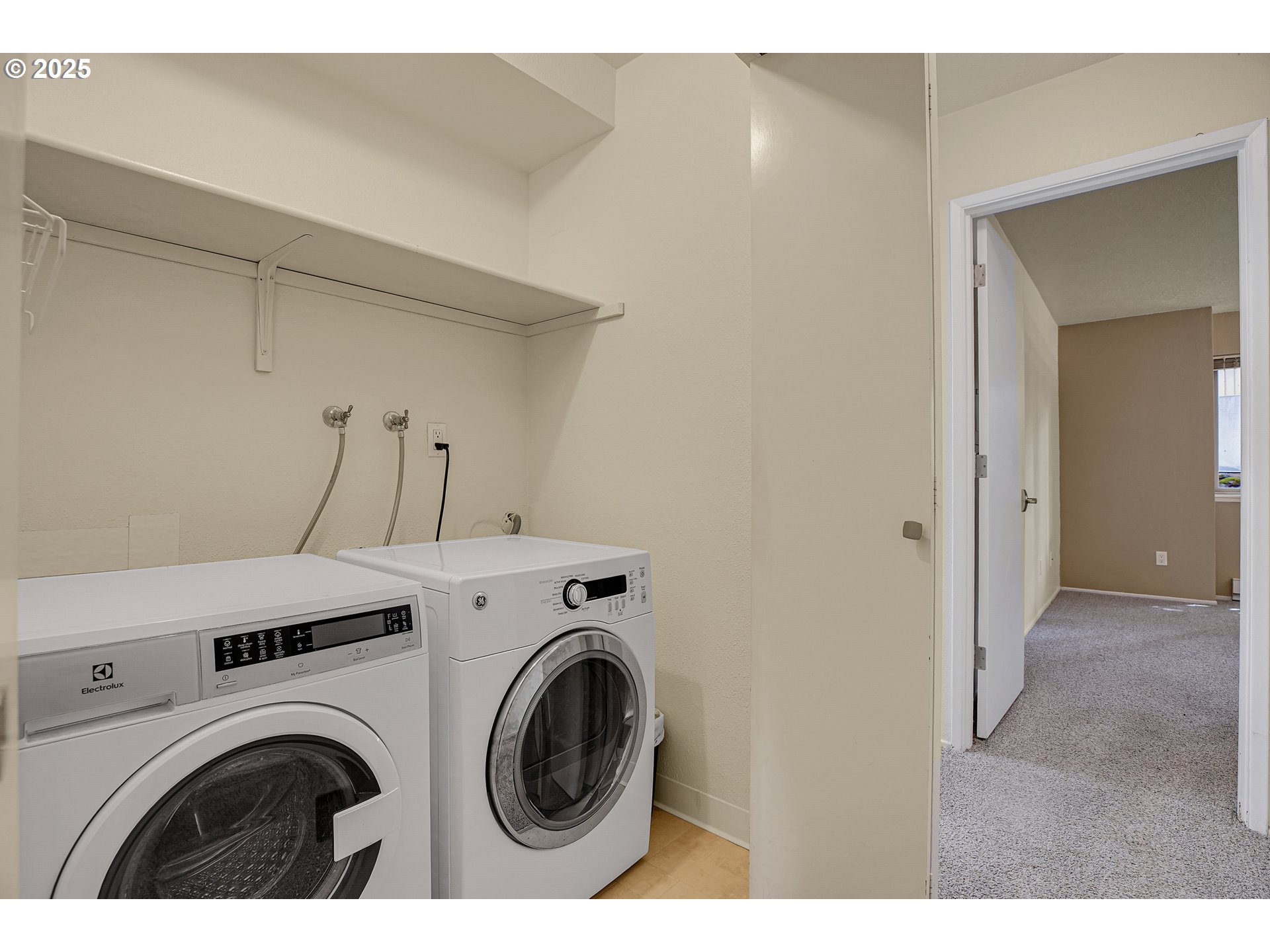 86 Kingsgate Road, Unit F101 Lake Oswego, OR 97035 - Photo 19 of 42 Gallery Image 19