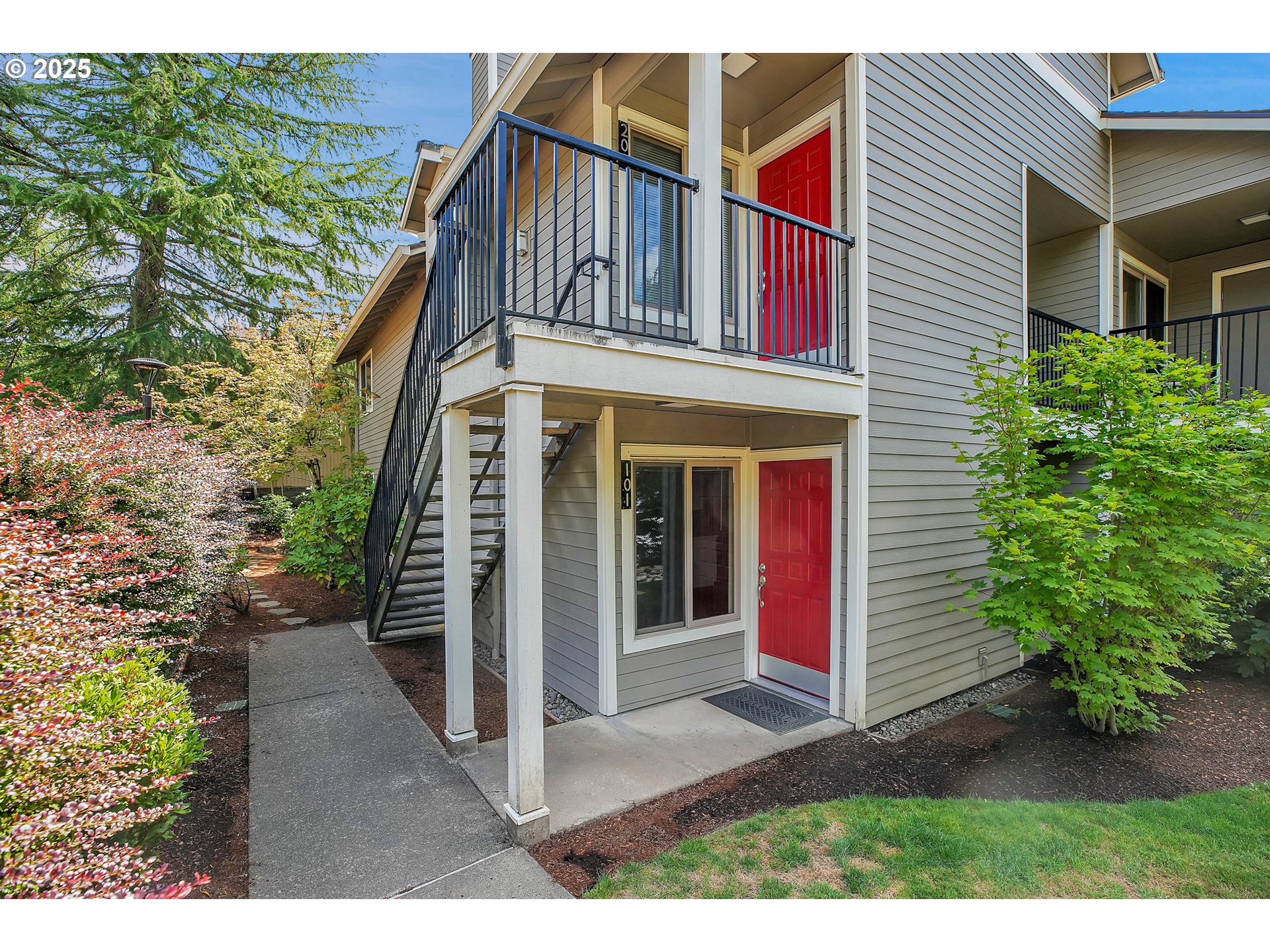 86 Kingsgate Road, Unit F101 Lake Oswego, OR 97035 - Photo 2 of 42 Gallery Image 2