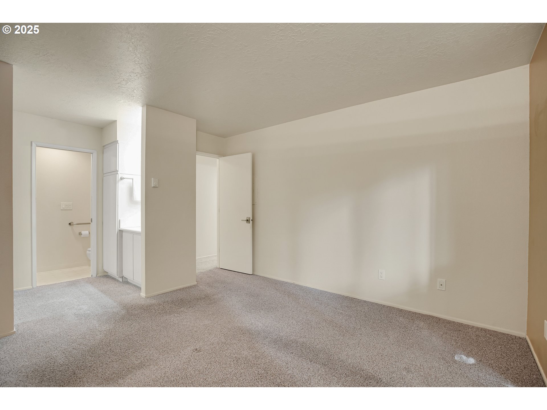 86 Kingsgate Road, Unit F101 Lake Oswego, OR 97035 - Photo 25 of 42 Gallery Image 25