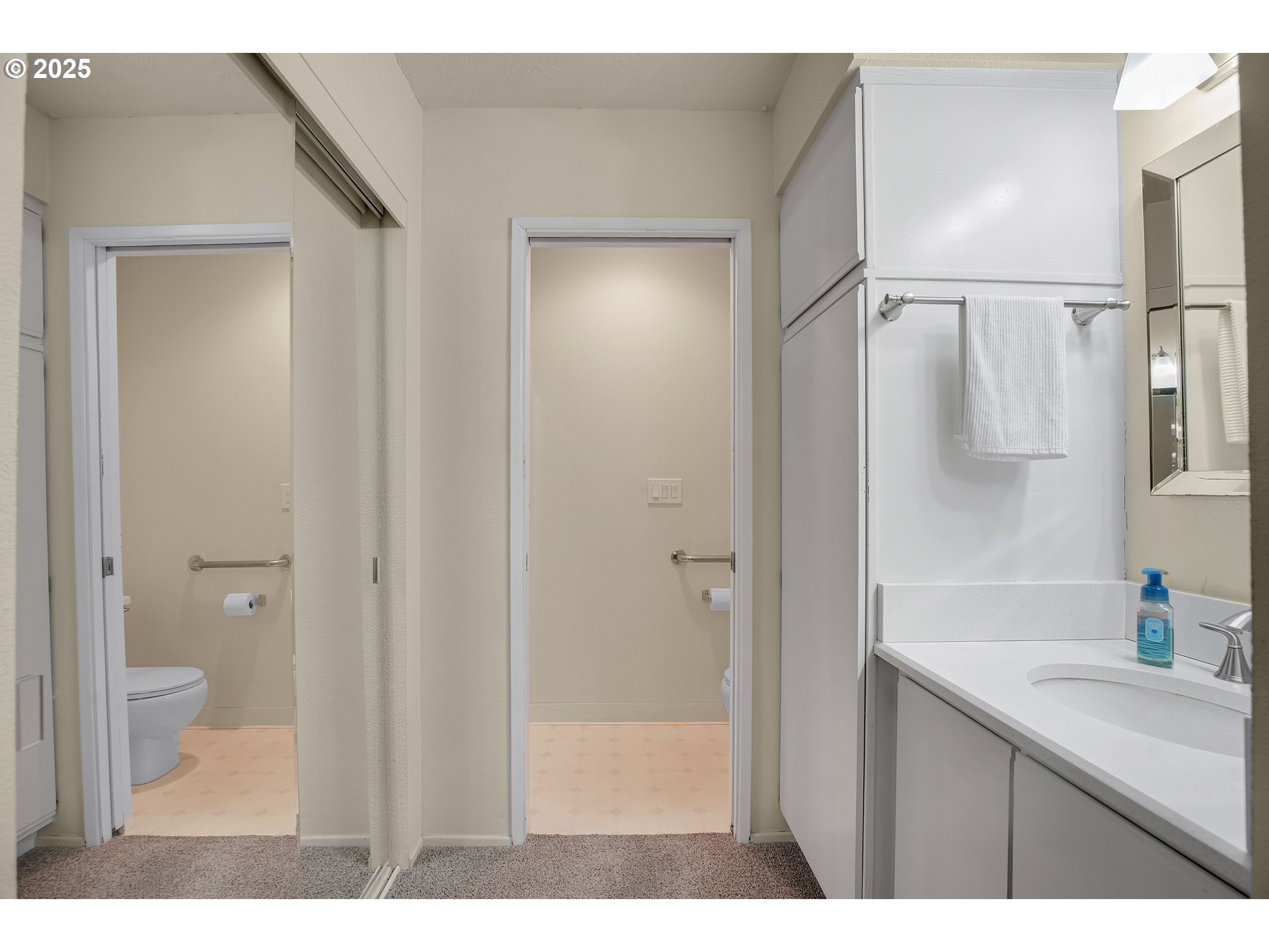 86 Kingsgate Road, Unit F101 Lake Oswego, OR 97035 - Photo 26 of 42 Gallery Image 26