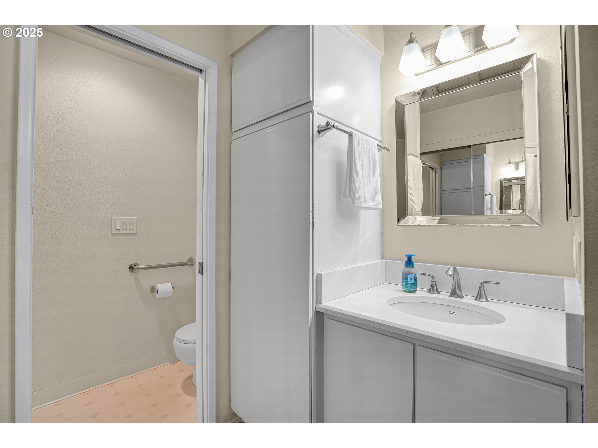 86 Kingsgate Road, Unit F101 Lake Oswego, OR 97035 - Photo 27 of 42 Gallery Image 27