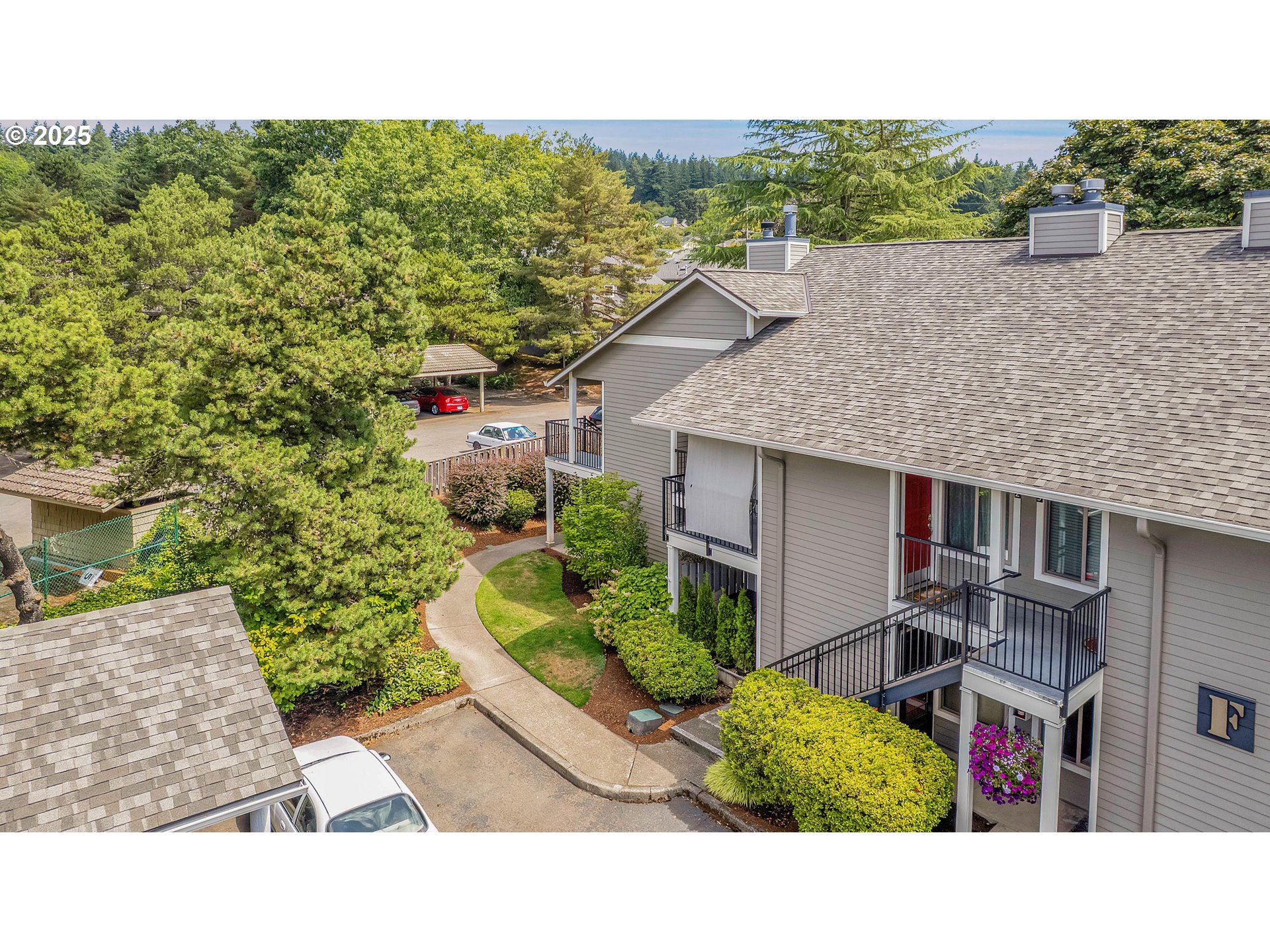 86 Kingsgate Road, Unit F101 Lake Oswego, OR 97035 - Photo 3 of 42 Gallery Image 3