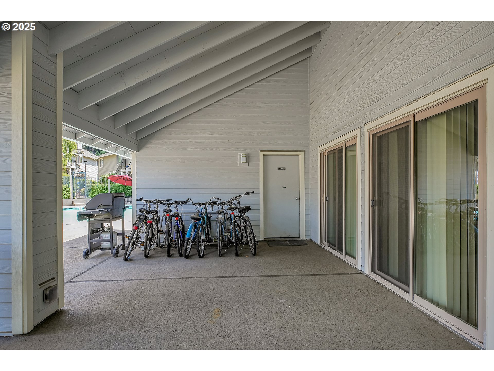 86 Kingsgate Road, Unit F101 Lake Oswego, OR 97035 - Photo 38 of 42 Gallery Image 38