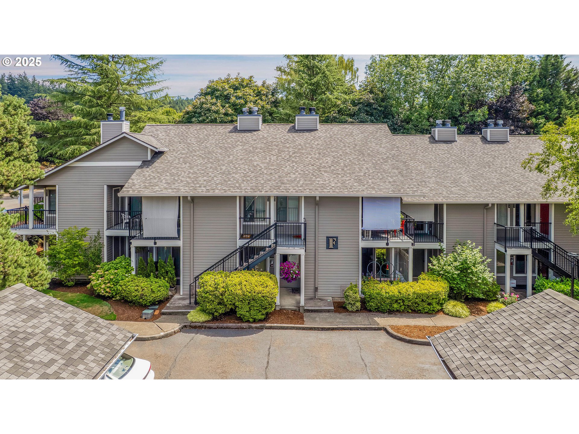 86 Kingsgate Road, Unit F101 Lake Oswego, OR 97035 - Photo 4 of 42 Gallery Image 4