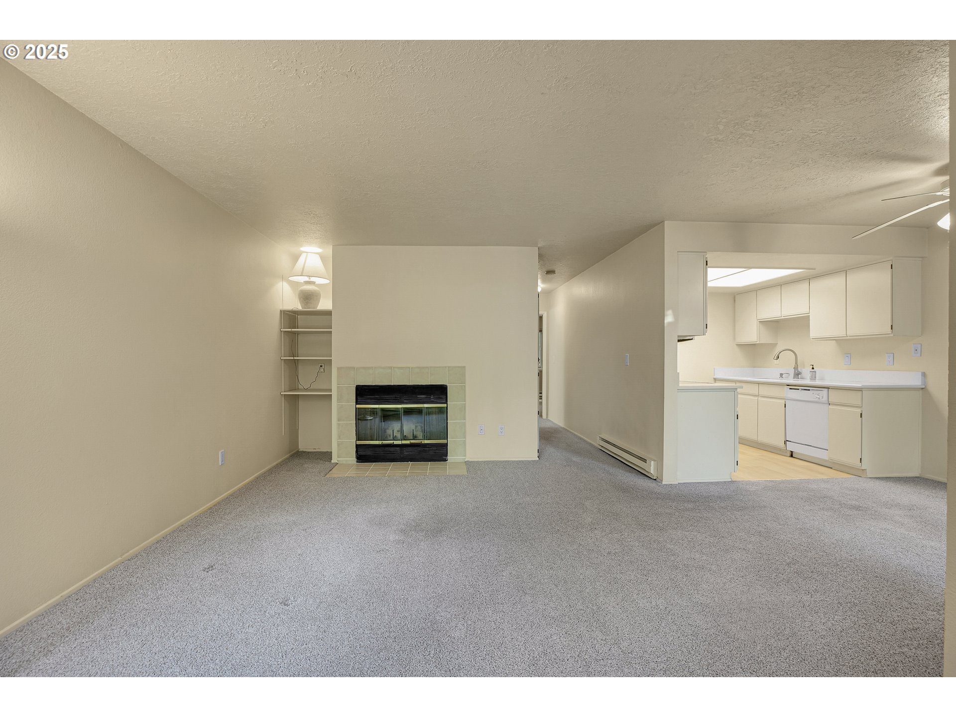 86 Kingsgate Road, Unit F101 Lake Oswego, OR 97035 - Photo 5 of 42 Gallery Image 5