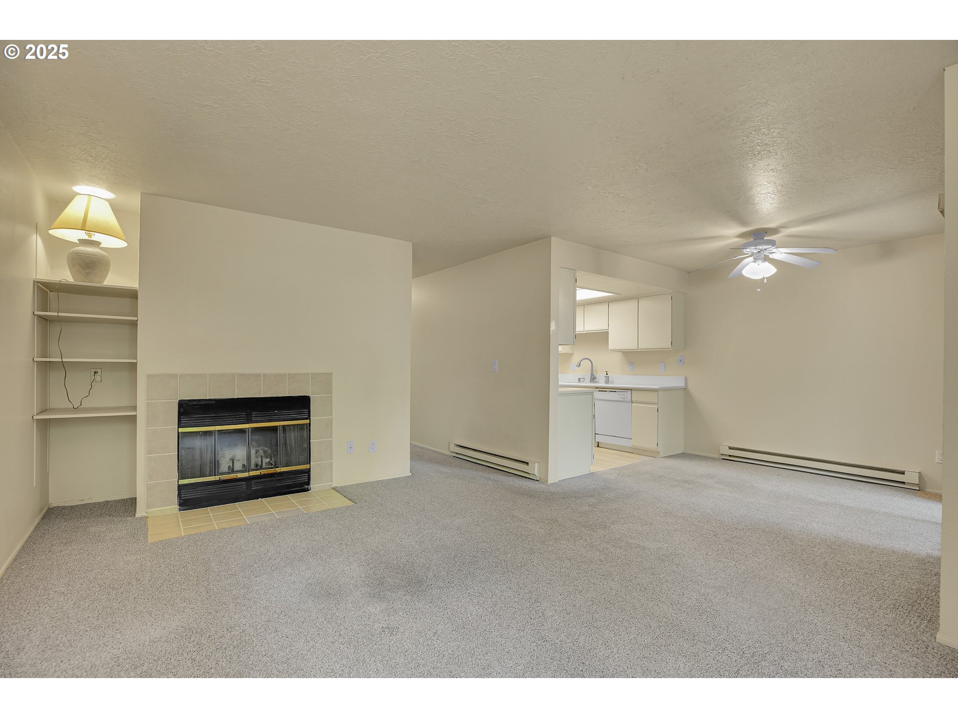 86 Kingsgate Road, Unit F101 Lake Oswego, OR 97035 - Photo 6 of 42 Gallery Image 6