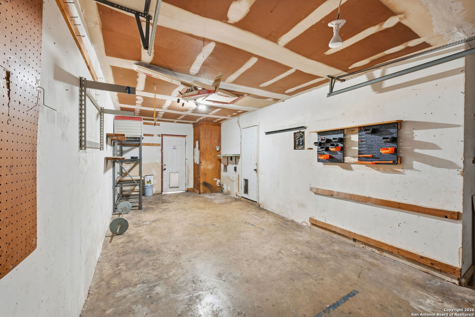 126 Meadow Way Converse, TX 78109 - Photo 28 of 33 a view of livingroom with storage