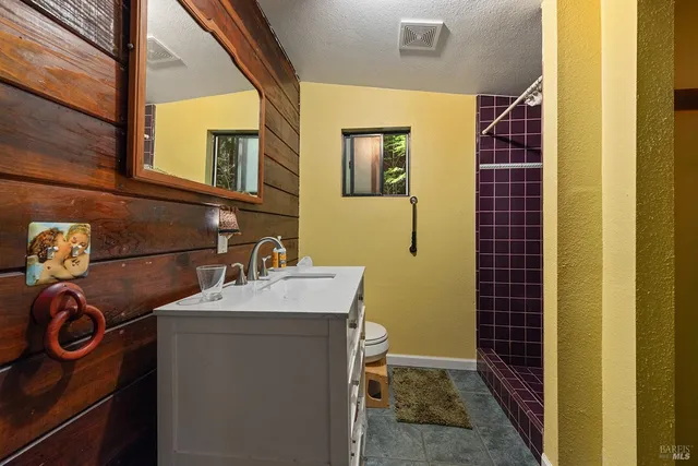 a en suite bathroom with a sink and a mirror
