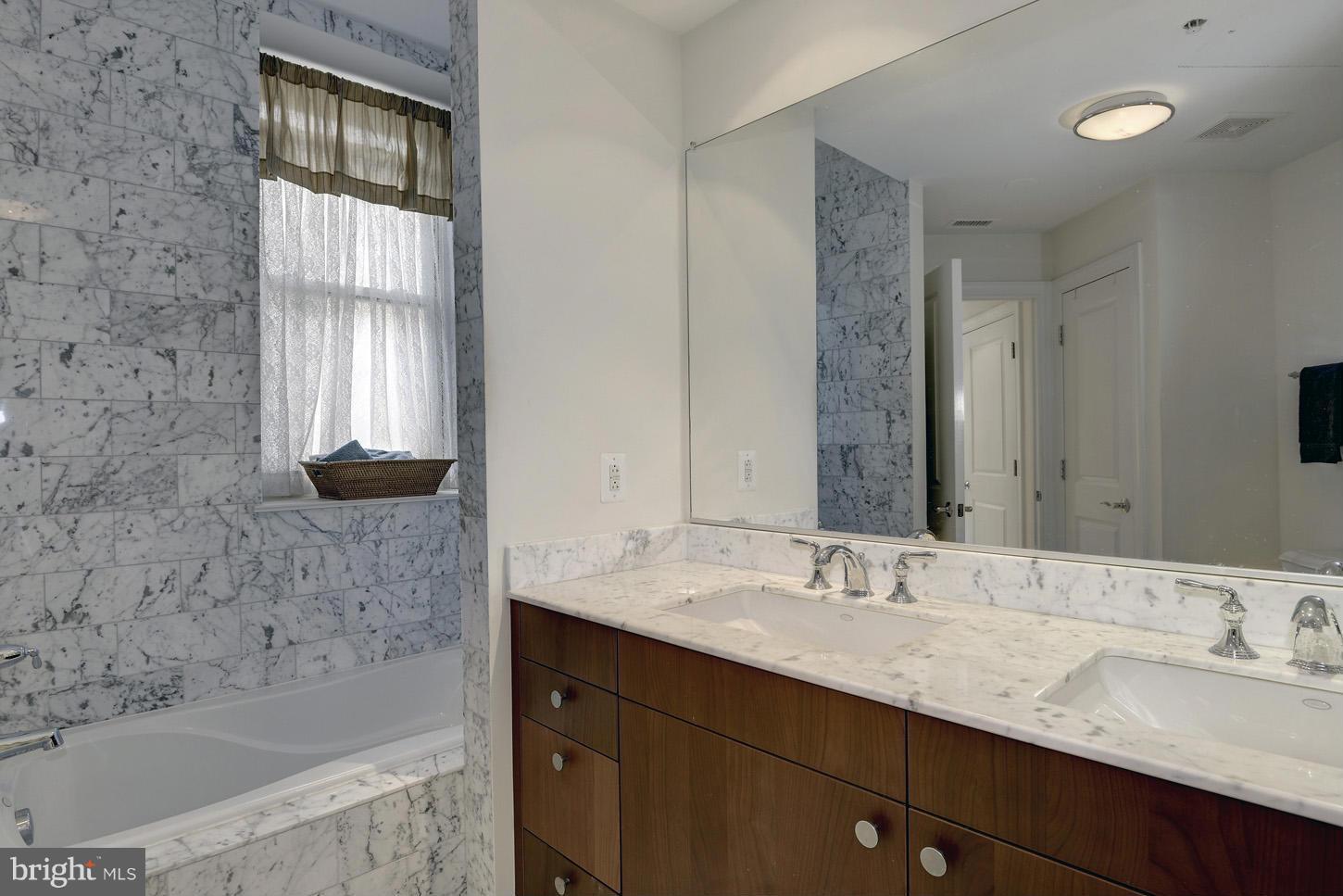 2425 L Street Northwest, Unit 415 Washington, DC 20037 - Photo 12 of 21 Bath (Master)