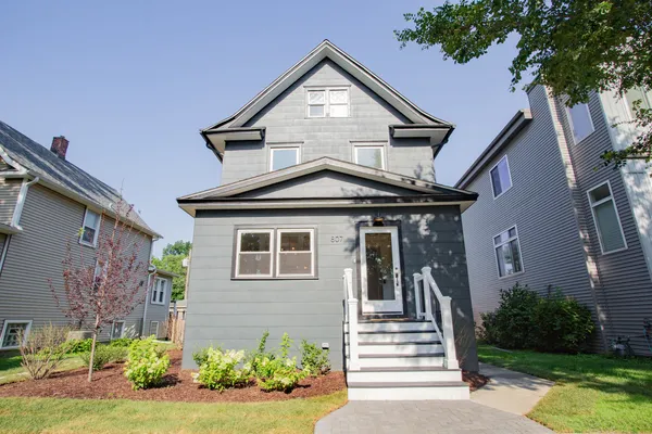 $750,000 | 807 South Taylor Avenue, Oak Park, IL 60304