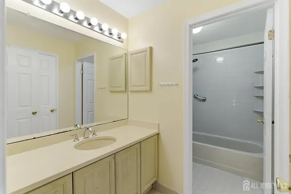 $4,000 | 62 Magellan Way, Franklin Park, NJ 08823