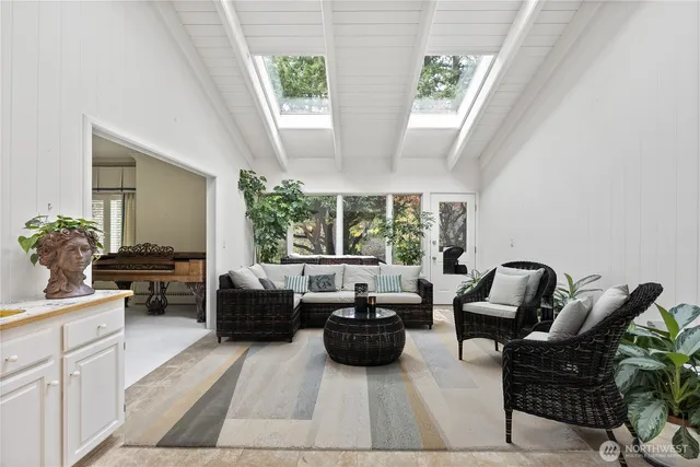 $1,200,000 | 1 Forest Glen Lane Southwest, Lakewood, WA 98498