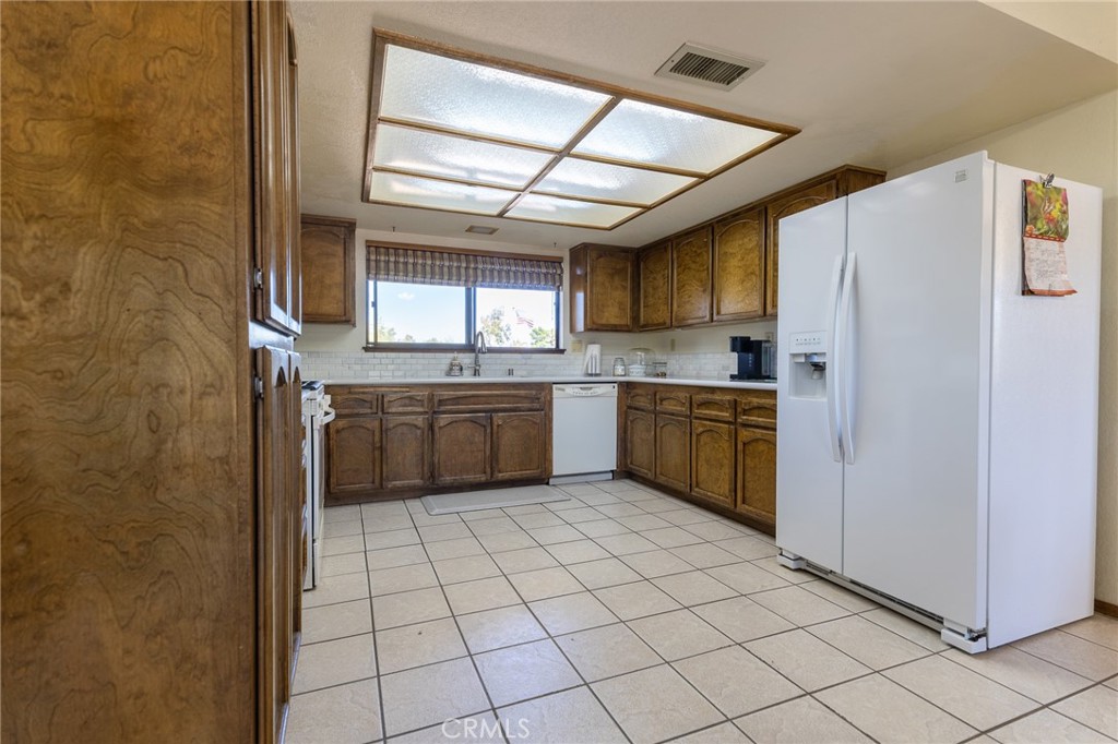 16058 Venango Road Apple Valley, CA 92307 - Photo 21 of 57