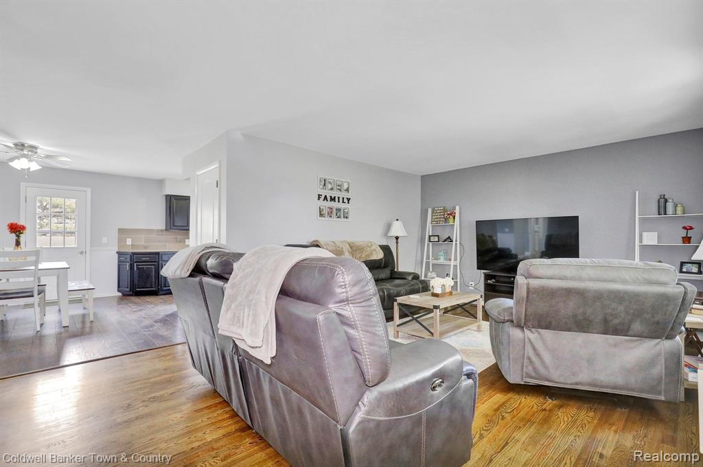 13295 South New Lothrop Road Byron, MI 48418 - Photo 4 of 25